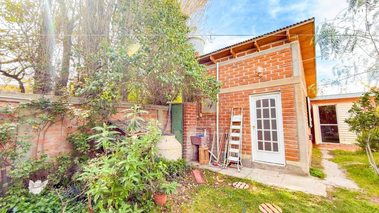 Casa de tres dormitorios en Avenida Libertador 371, Centenario