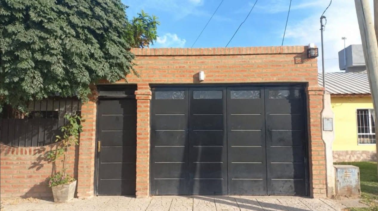 Casa de dos dormitorios con galpón en Plottier